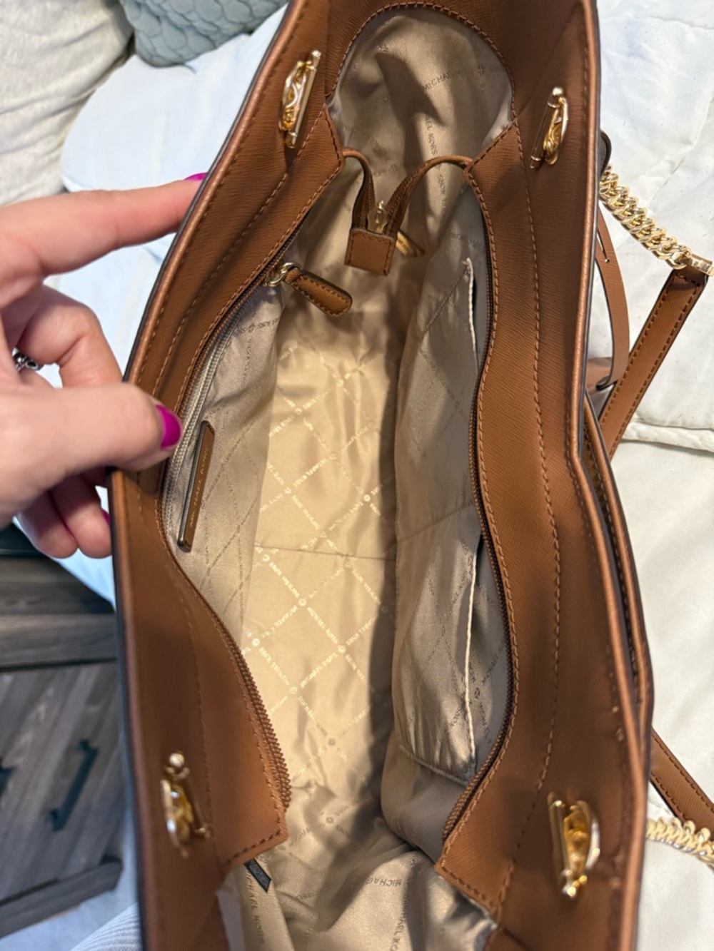 Michael Kors Jet Set Large Saffiano Leather Shoulder Bag - Picture 3 of 3